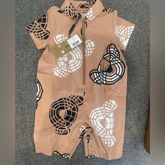 BNWT and Box BURBERRY Baby Beige Thomas Bear Jumpsuit - 6M - Picture 2 of 8